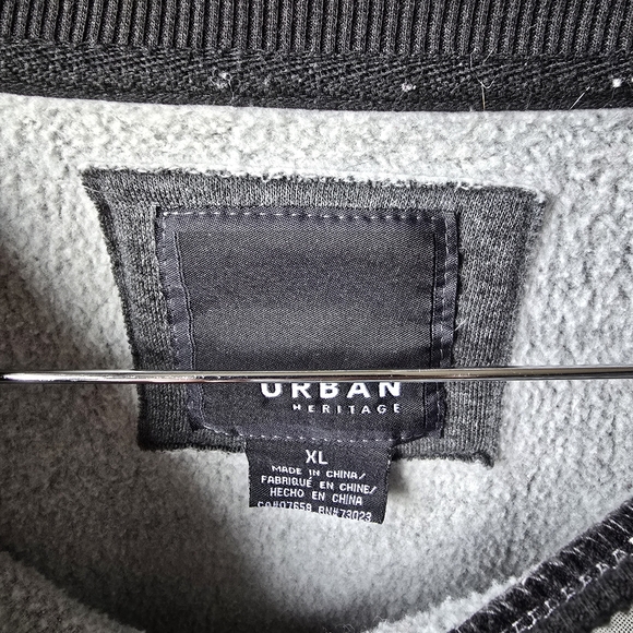 Urban Heritage Red Lips Seductive Crewneck Sweater Womens XL - Picture 5 of 5